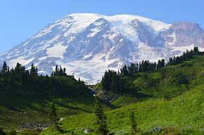Peppermill Empress Inn