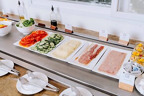 Dhow Inn Boutique Hotel