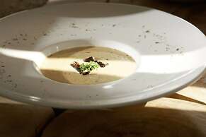 Emanya at Etosha Game Lodge