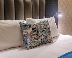 New Ambassador Hotel