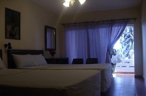 Holiday Beach Club Hotel