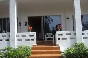 Holiday Beach Club Hotel