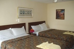 Holiday Beach Club Hotel