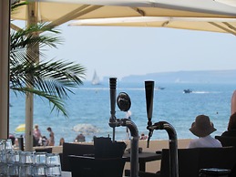 Sandbanks Hotel