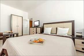 P&O Apartments Center