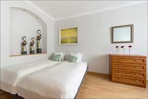 P&O Apartments Center