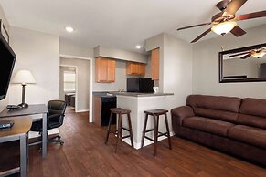 Eagle's Den Suites Cotulla a Travelodge by Wyndham