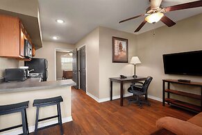 Eagle's Den Suites Cotulla a Travelodge by Wyndham