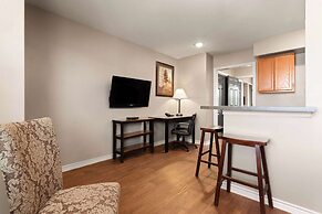 Eagle's Den Suites Cotulla a Travelodge by Wyndham