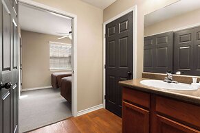 Eagle's Den Suites Cotulla a Travelodge by Wyndham