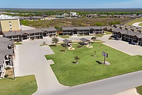 Eagle's Den Suites Cotulla a Travelodge by Wyndham