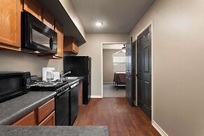 Eagle's Den Suites Cotulla a Travelodge by Wyndham