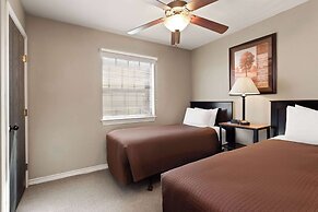 Eagle's Den Suites Cotulla a Travelodge by Wyndham