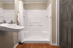 Eagle's Den Suites Cotulla a Travelodge by Wyndham