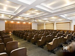 Hillary Nature Resort Spa