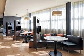 Courtyard by Marriott Long Beach Airport