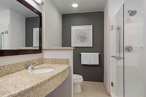 Courtyard by Marriott Long Beach Airport