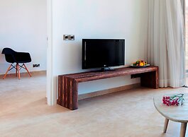 Amphora Hotel & Suites