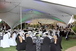 Radisson Hotel and Convention Centre OR Tambo Airport