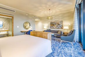Radisson Hotel and Convention Centre OR Tambo Airport