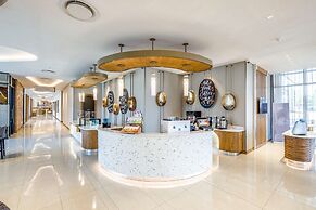 Radisson Hotel and Convention Centre OR Tambo Airport