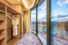 Radisson Hotel and Convention Centre OR Tambo Airport