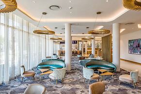 Radisson Hotel and Convention Centre OR Tambo Airport