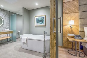 Radisson Hotel and Convention Centre OR Tambo Airport