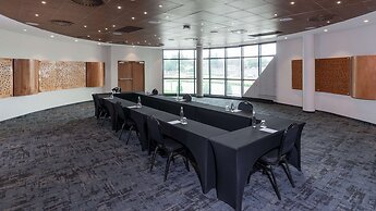 Radisson Hotel and Convention Centre OR Tambo Airport