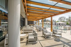 Radisson Hotel and Convention Centre OR Tambo Airport