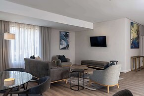 Radisson Hotel and Convention Centre OR Tambo Airport
