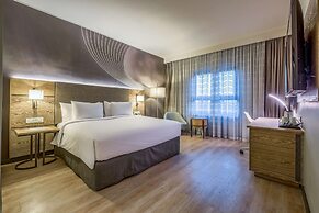 Radisson Hotel and Convention Centre OR Tambo Airport