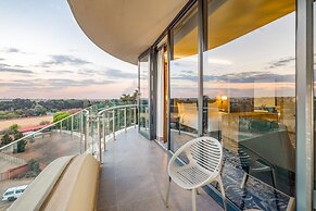 Radisson Hotel and Convention Centre OR Tambo Airport