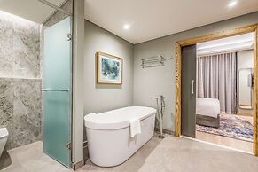 Radisson Hotel and Convention Centre OR Tambo Airport