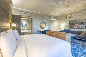 Radisson Hotel and Convention Centre OR Tambo Airport