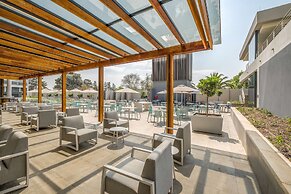 Radisson Hotel and Convention Centre OR Tambo Airport