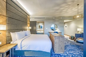 Radisson Hotel and Convention Centre OR Tambo Airport