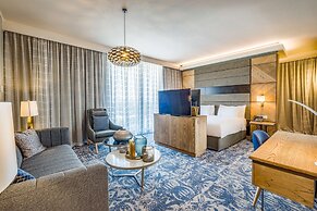Radisson Hotel and Convention Centre OR Tambo Airport