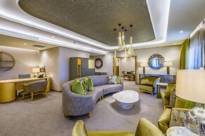 Radisson Hotel and Convention Centre OR Tambo Airport