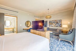 Radisson Hotel and Convention Centre OR Tambo Airport