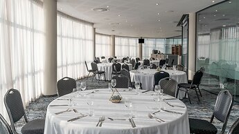 Radisson Hotel and Convention Centre OR Tambo Airport