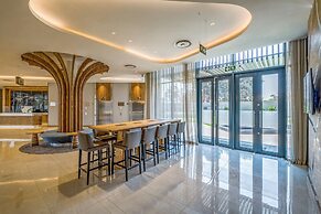 Radisson Hotel and Convention Centre OR Tambo Airport