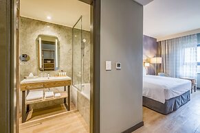 Radisson Hotel and Convention Centre OR Tambo Airport