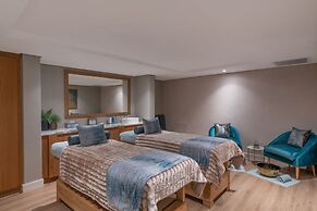 Radisson Hotel and Convention Centre OR Tambo Airport