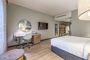 Radisson Hotel and Convention Centre OR Tambo Airport