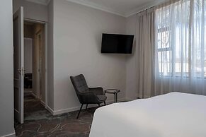 Radisson Hotel and Convention Centre OR Tambo Airport