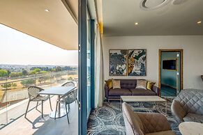Radisson Hotel and Convention Centre OR Tambo Airport