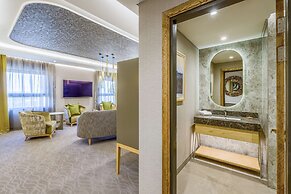 Radisson Hotel and Convention Centre OR Tambo Airport