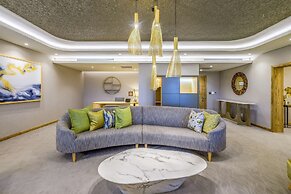 Radisson Hotel and Convention Centre OR Tambo Airport