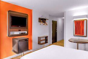 Motel 6 Swift Current, SK